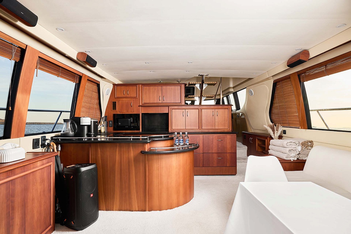Аренда яхты Carver 60 Mila в Санкт-Петербурге